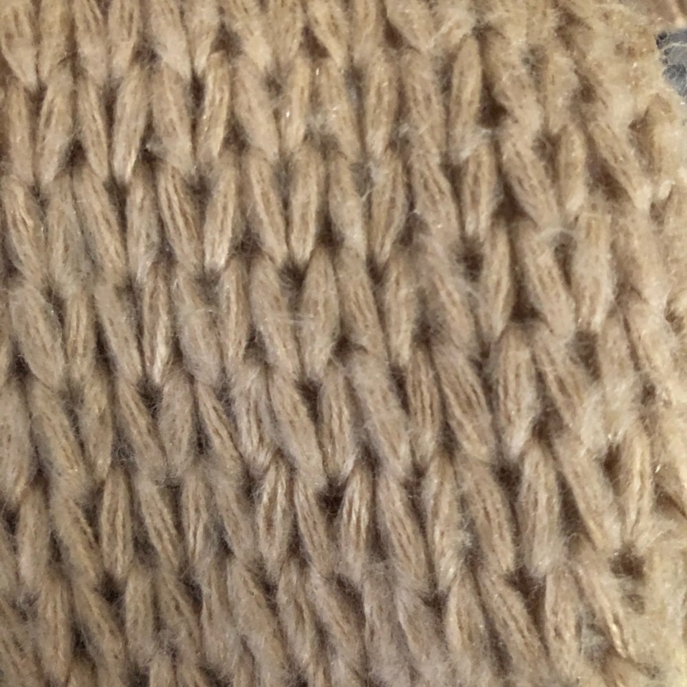 Distressed sweater - Picture 3 of 3